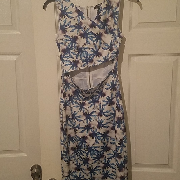 Dress - Picture 2 of 4